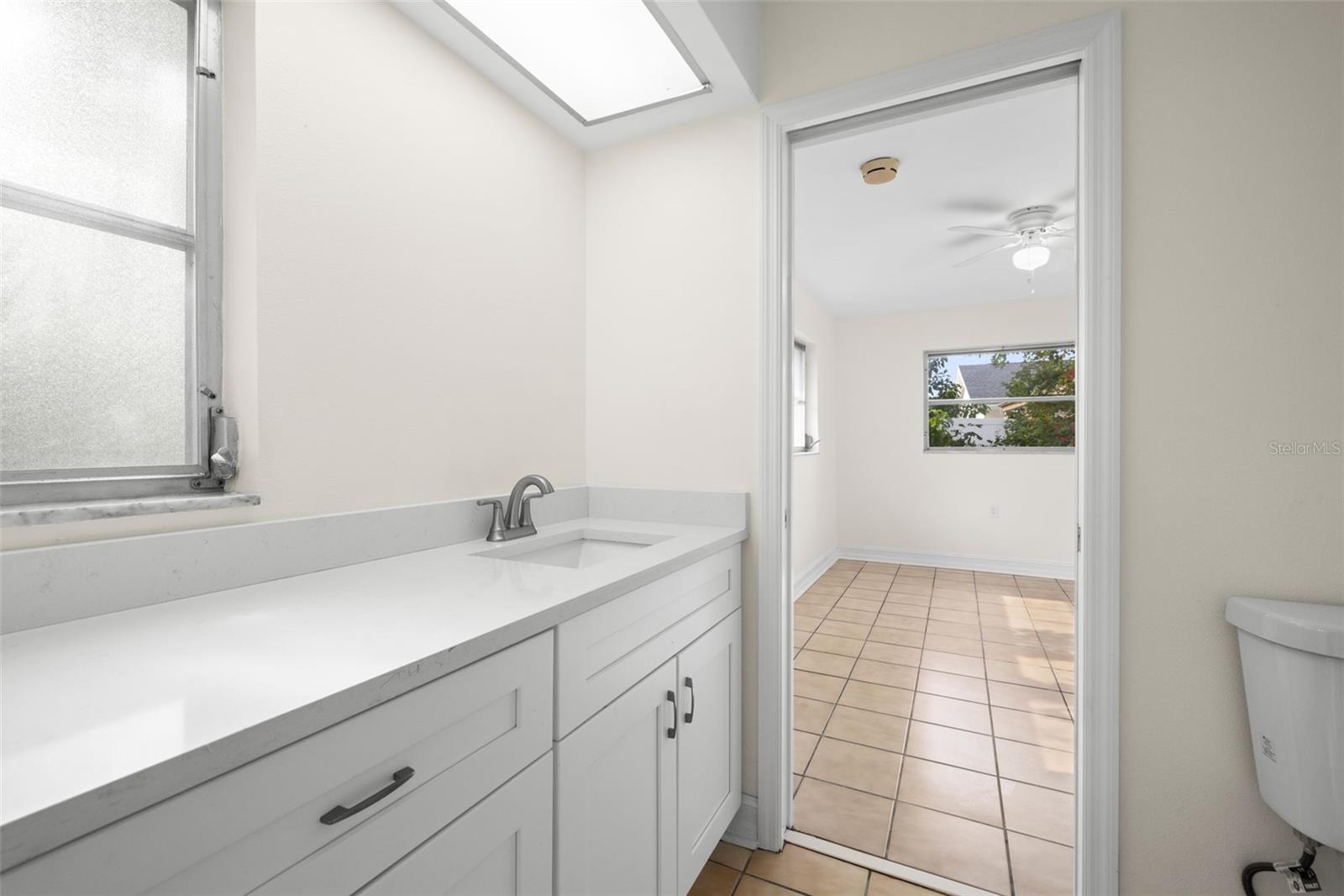 Image 20 of 31 For 5254 Venetian Boulevard Ne