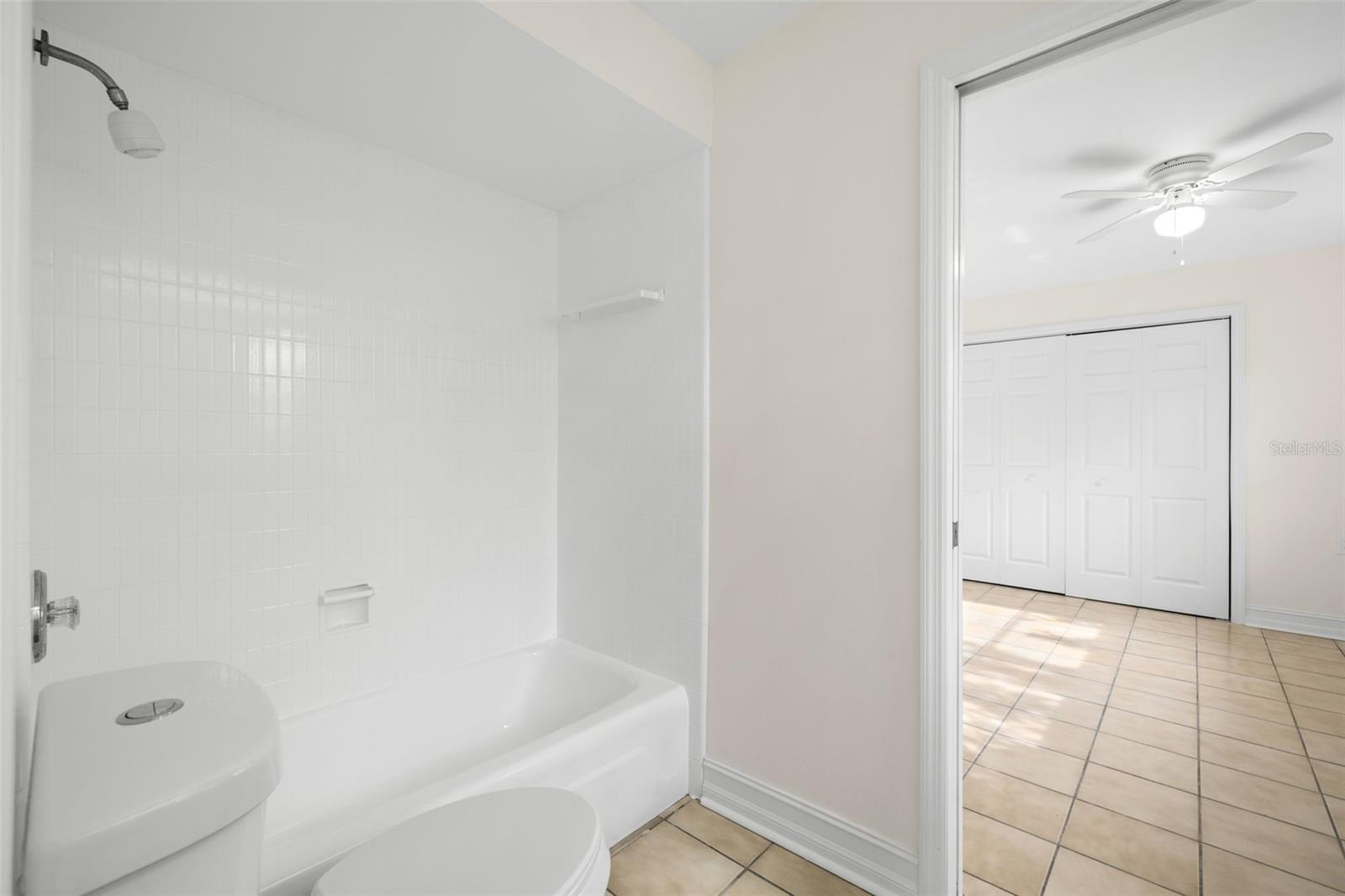 Image 21 of 31 For 5254 Venetian Boulevard Ne