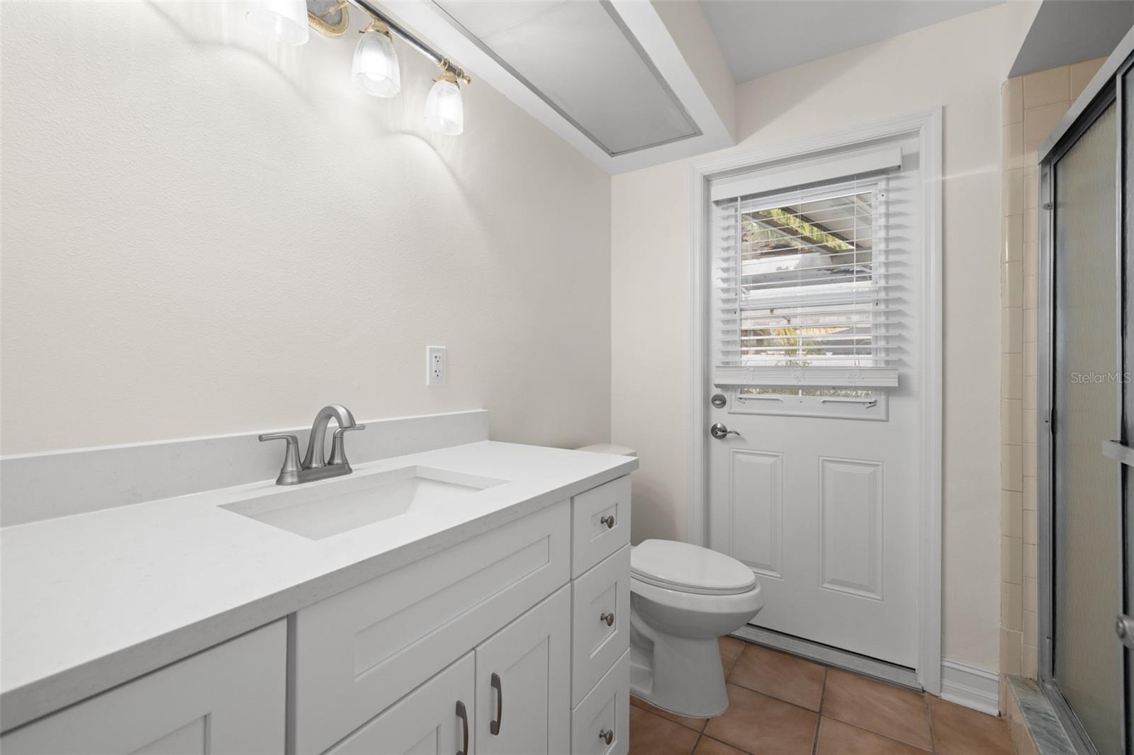 Image 22 of 31 For 5254 Venetian Boulevard Ne