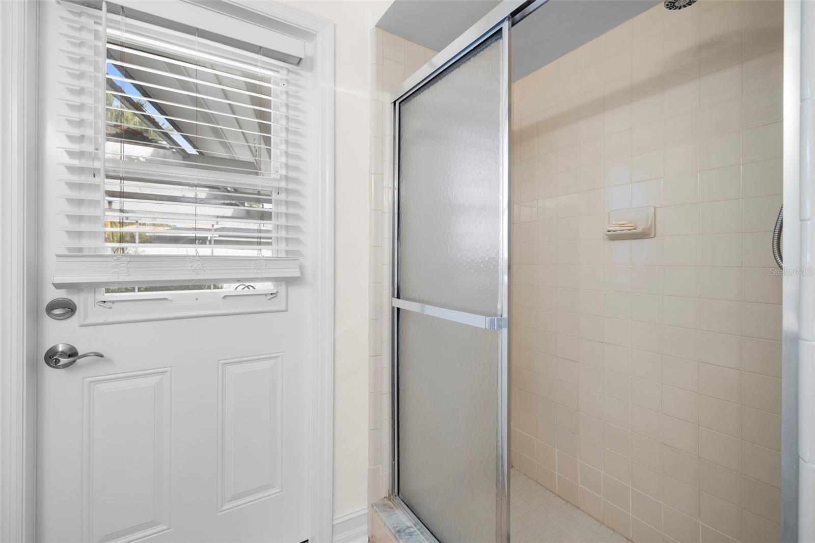 Image 23 of 31 For 5254 Venetian Boulevard Ne