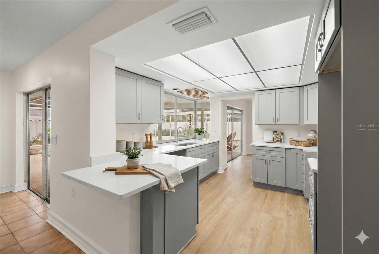 Image 5 of 31 For 5254 Venetian Boulevard Ne