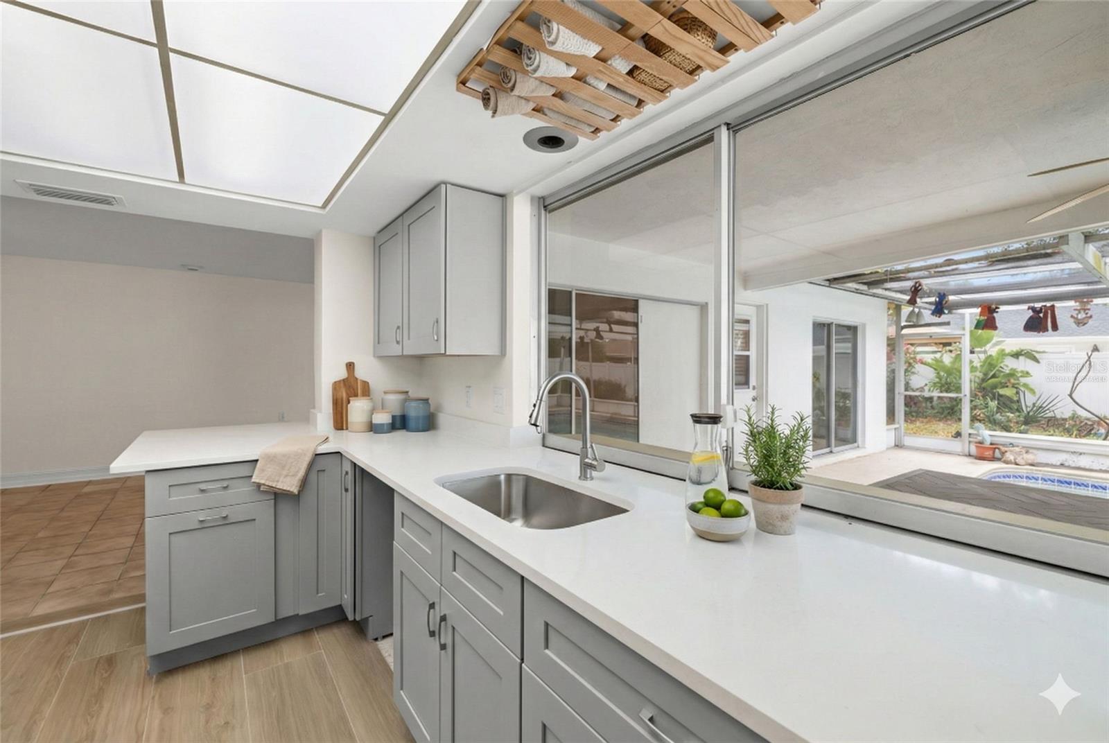 Image 6 of 31 For 5254 Venetian Boulevard Ne