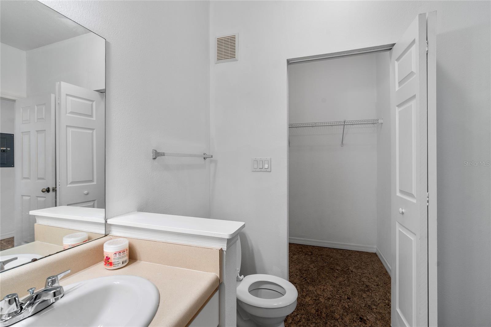 Image 19 of 55 For 9158 Lake Chase Island Way 9158