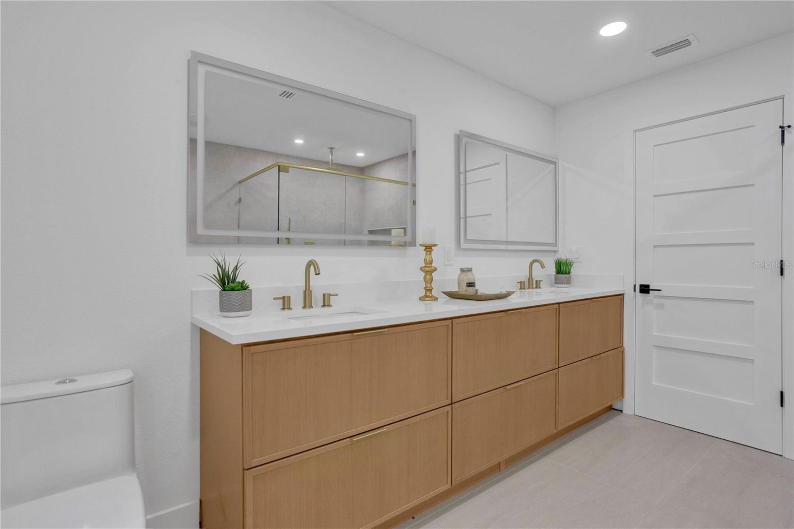 Image 17 of 48 For 2894 Rollingwood Court