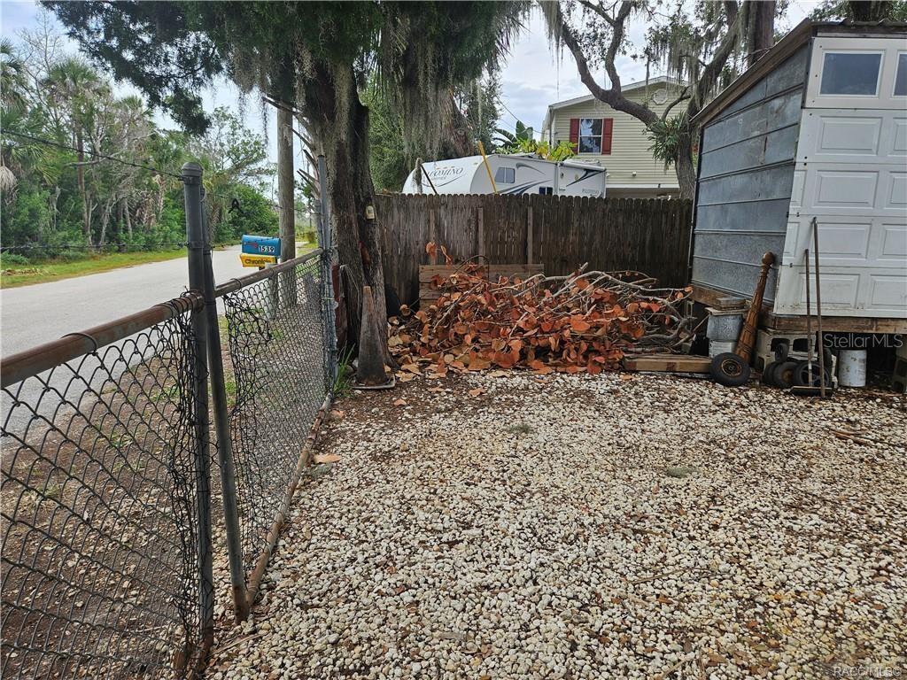 Image 17 of 41 For 1559 Fishcreek Point