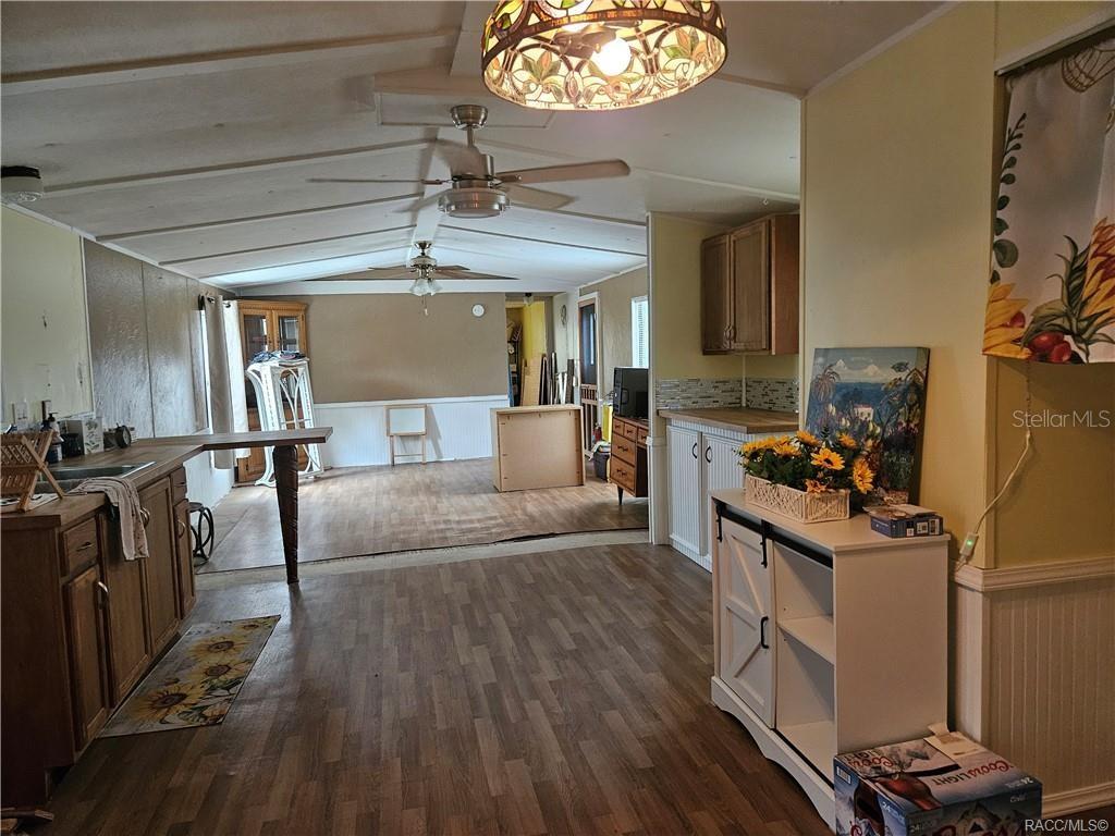 Image 28 of 41 For 1559 Fishcreek Point