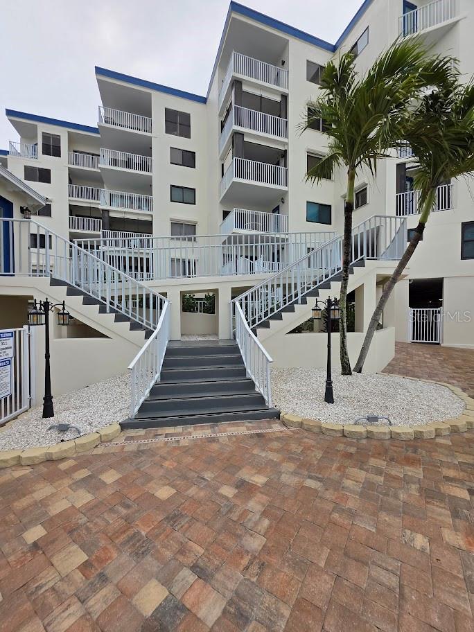 Image 37 of 42 For 18450 Gulf Boulevard 103