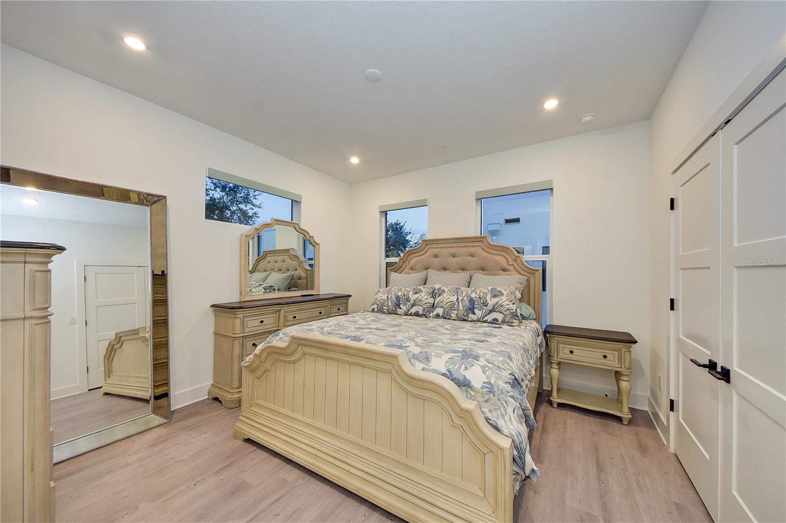 Image 34 of 58 For 323 15th Street N