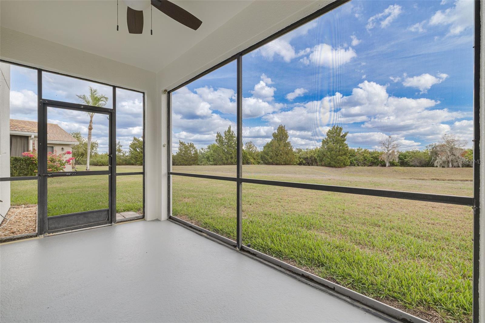 Image 14 of 40 For 9028 Willowbrook Circle