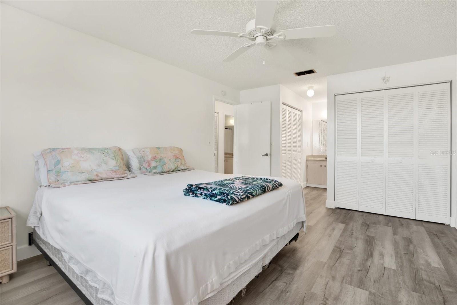 Image 22 of 42 For 3146 37th Lane S A