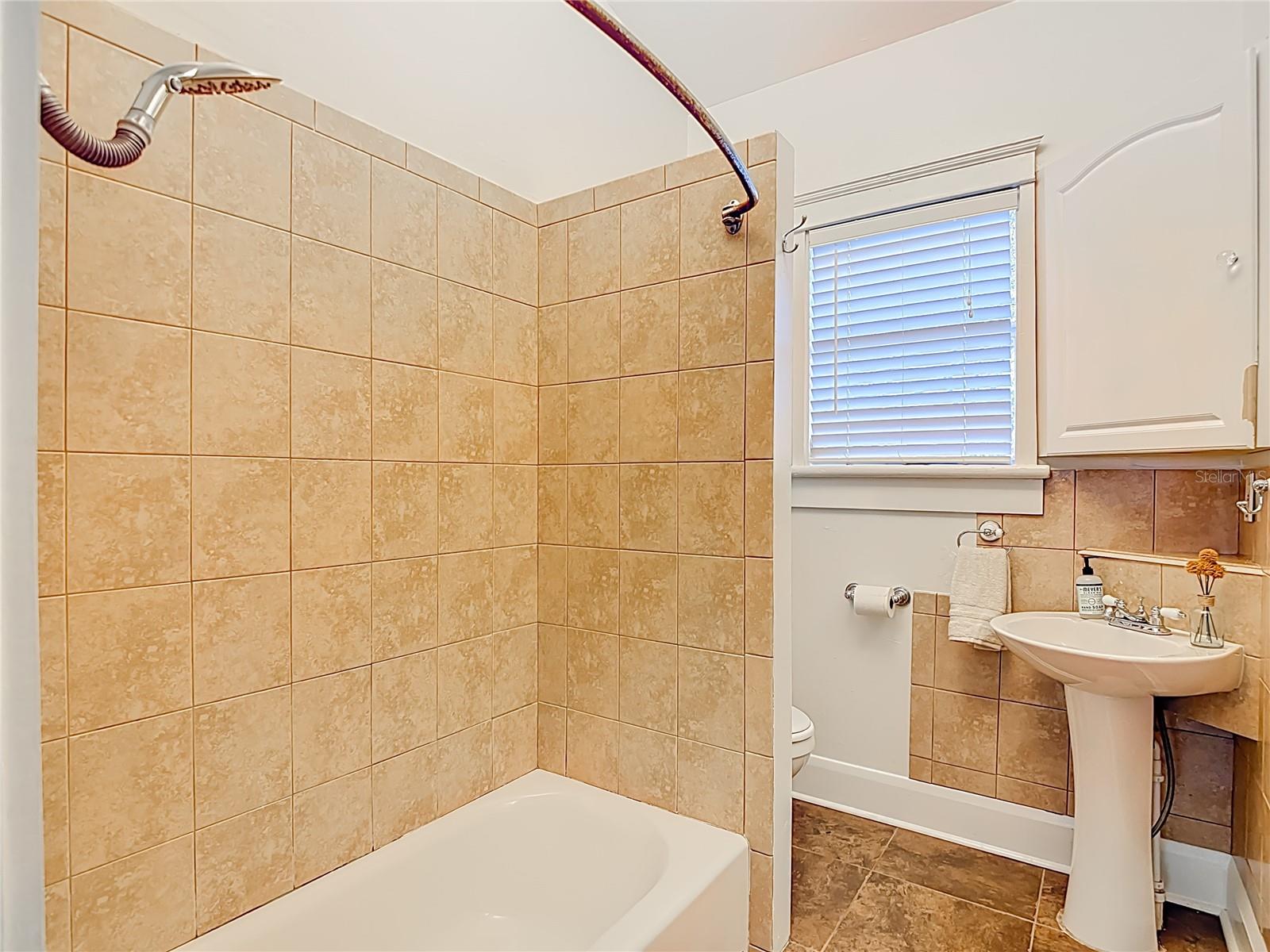 Image 22 of 38 For 906 Broad Street