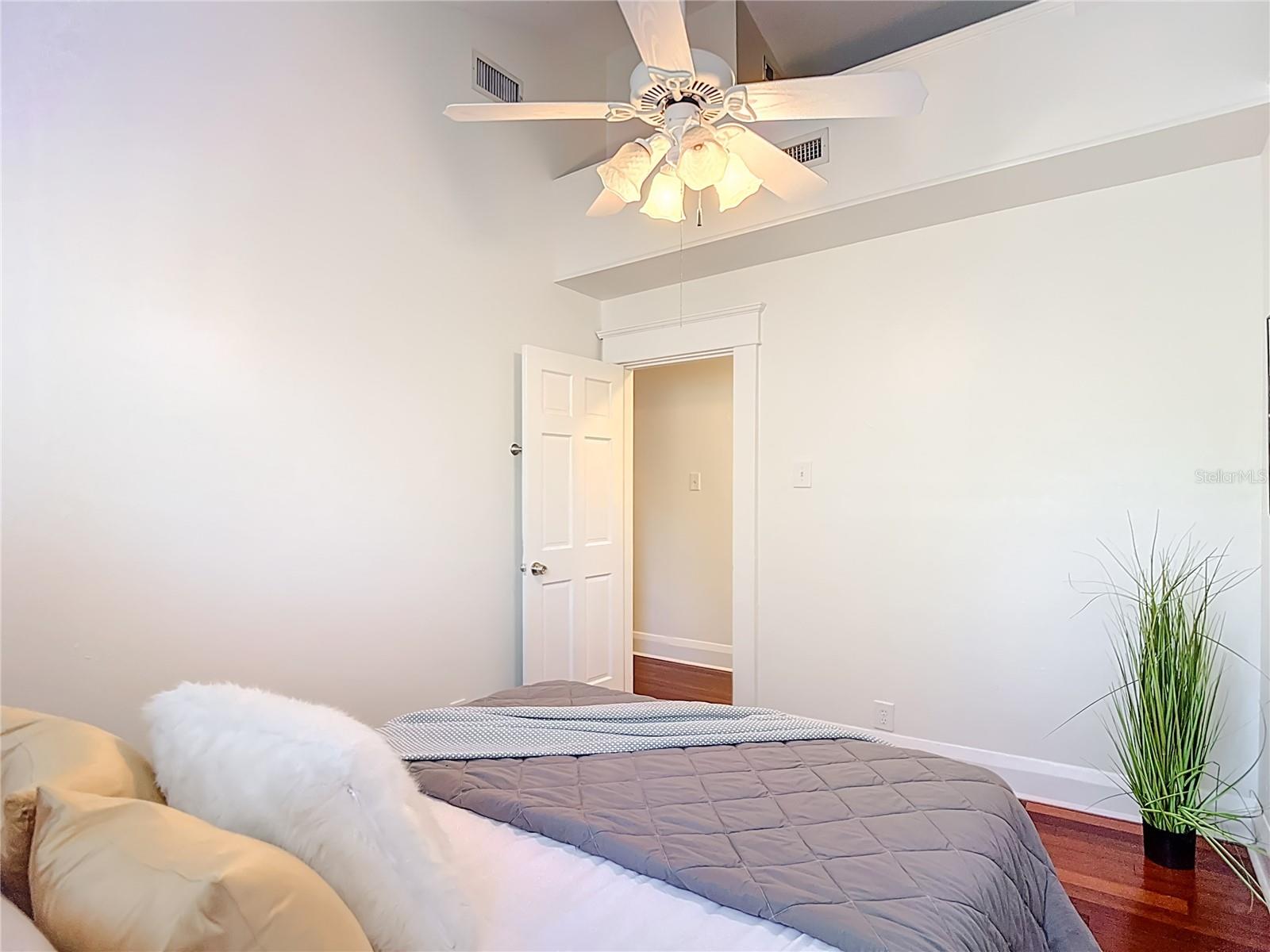 Image 24 of 38 For 906 Broad Street