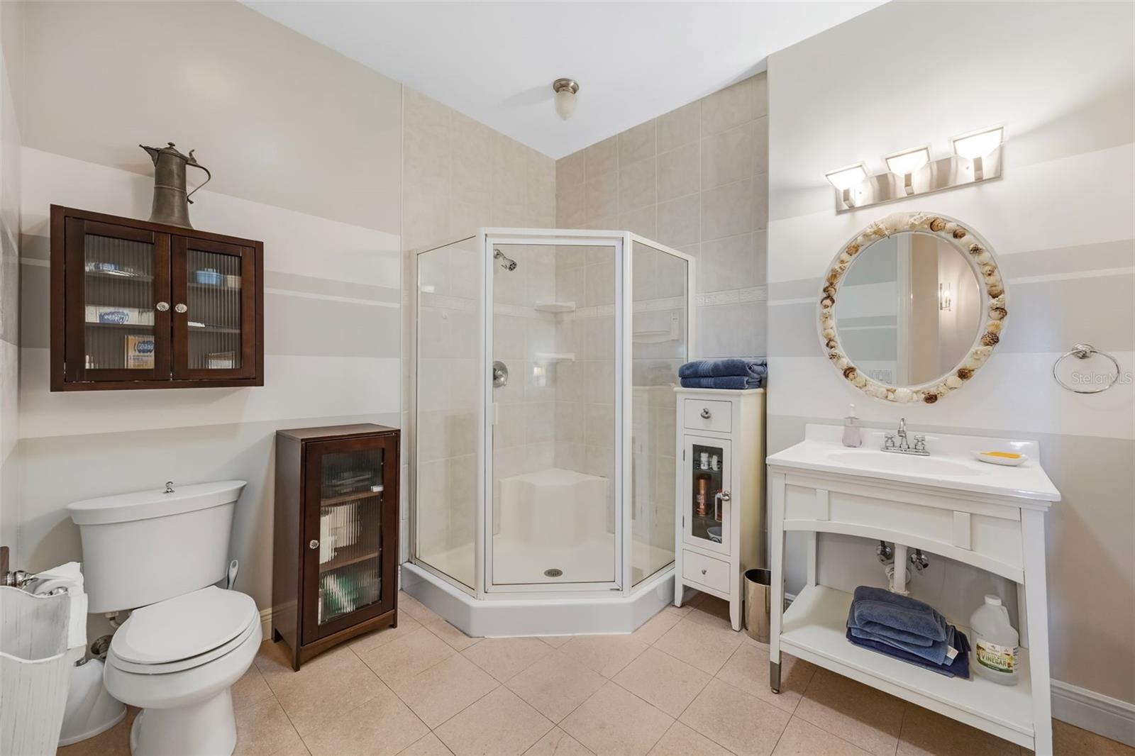 Image 40 of 84 For 1407 Bayshore Drive