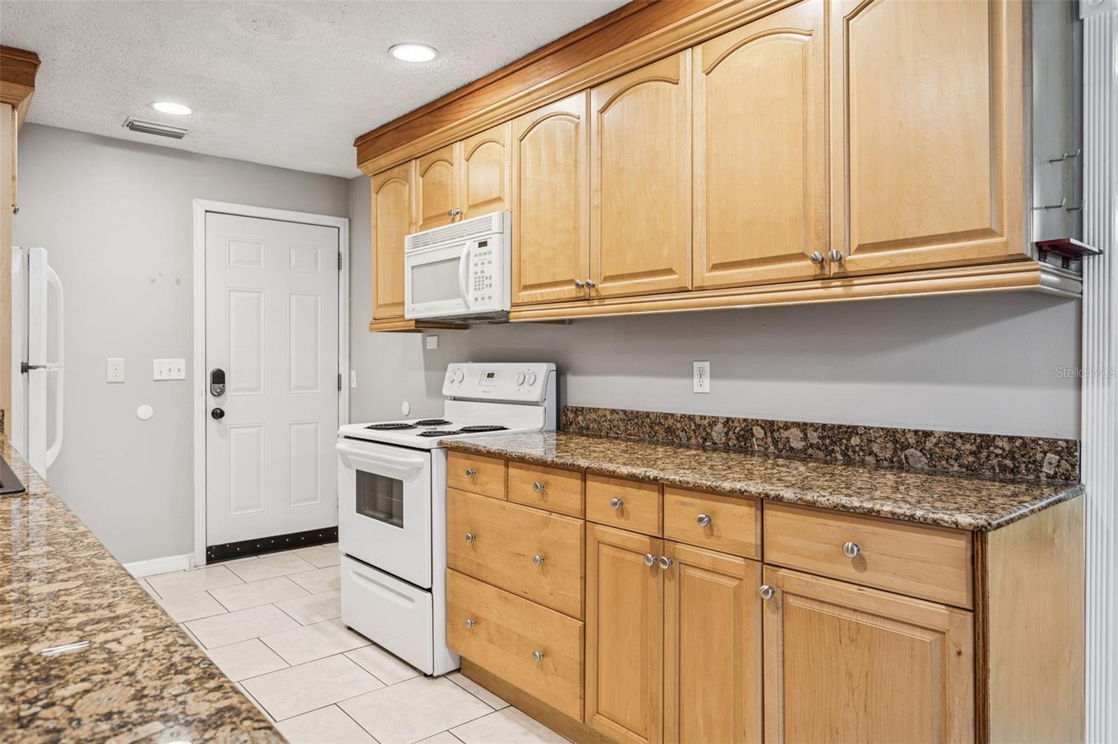 Listing photo id 8 for 11323 Marjory Avenue