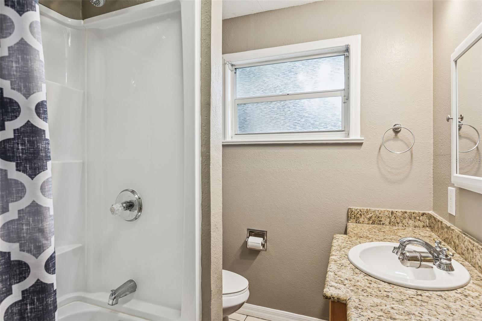 Listing photo id 13 for 11323 Marjory Avenue