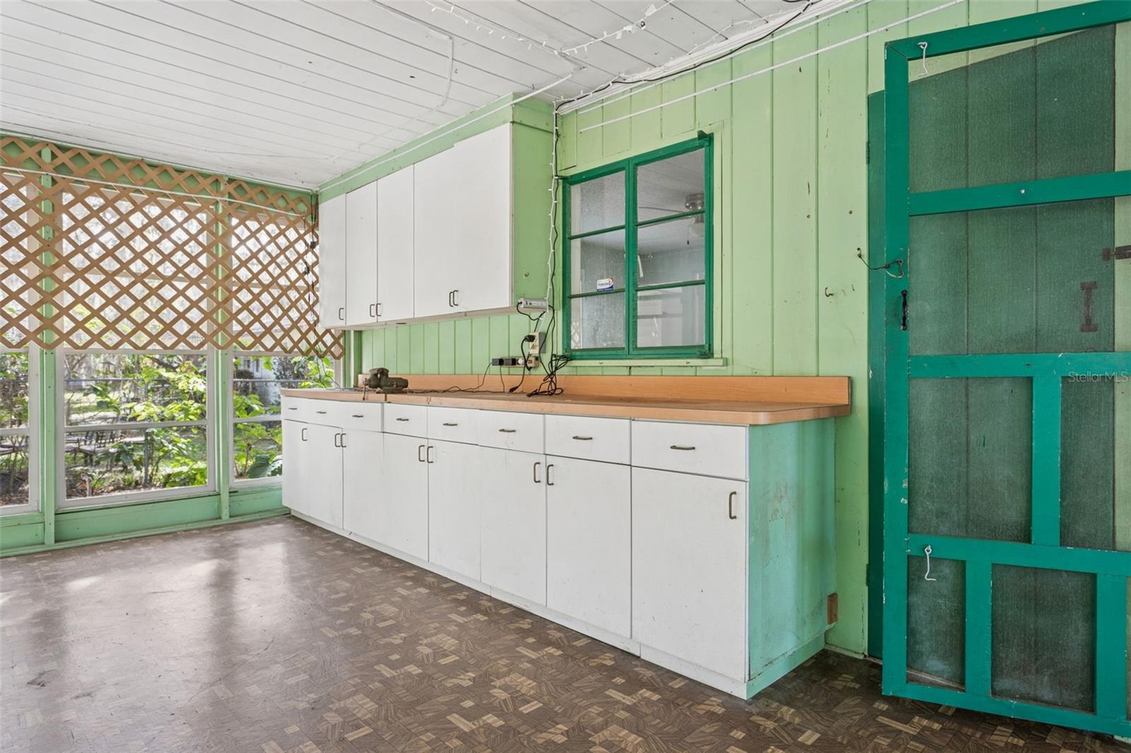 Listing photo id 15 for 11323 Marjory Avenue