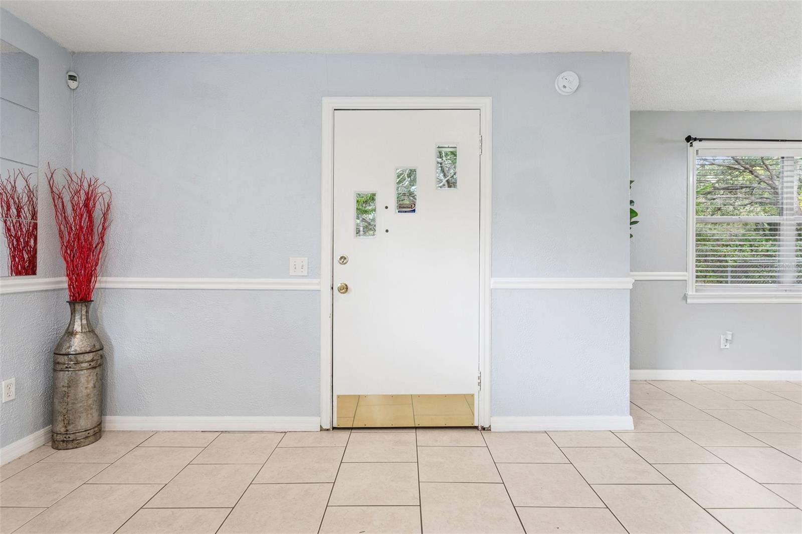 Listing photo id 2 for 11323 Marjory Avenue