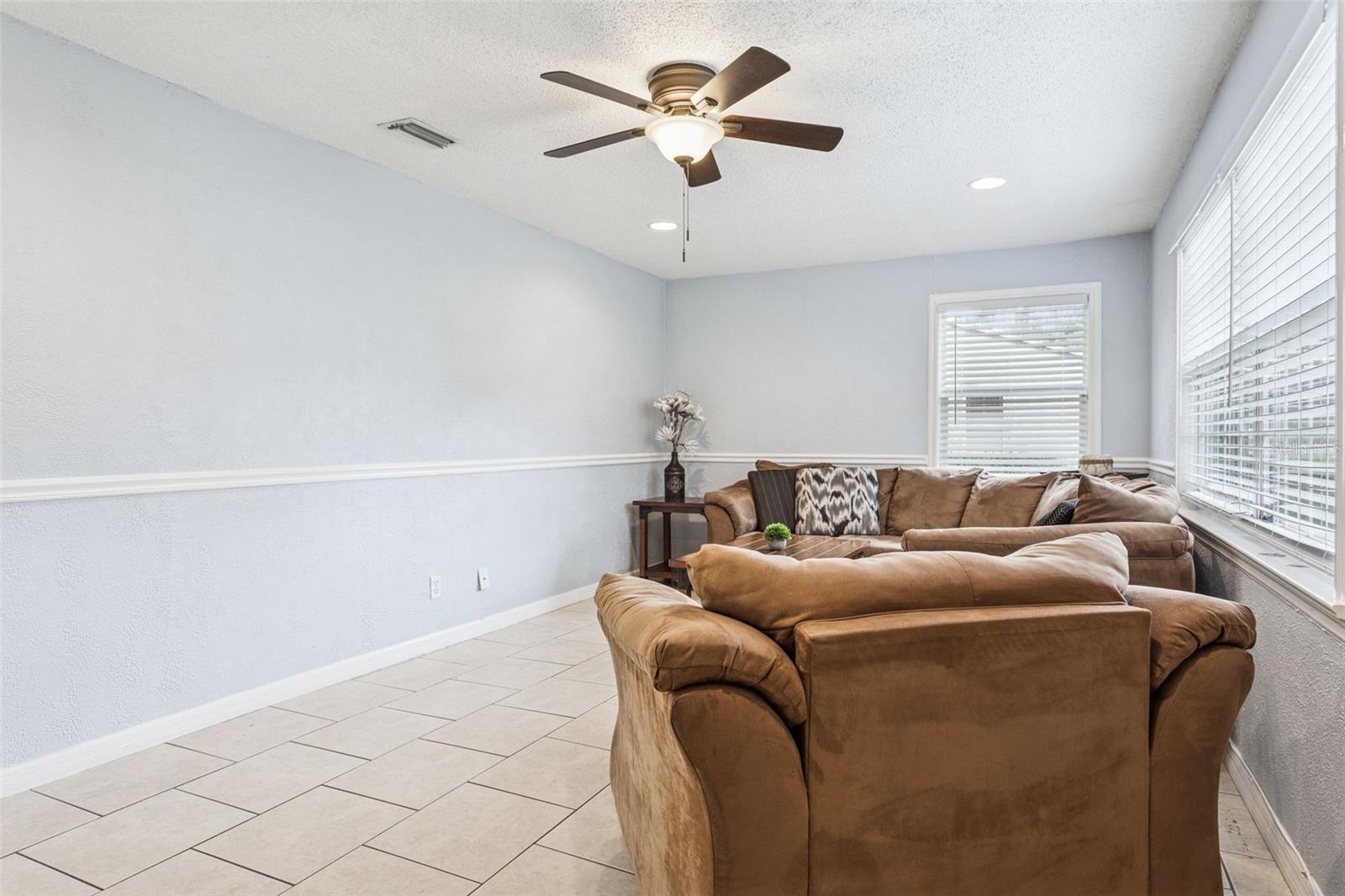 Listing photo id 4 for 11323 Marjory Avenue