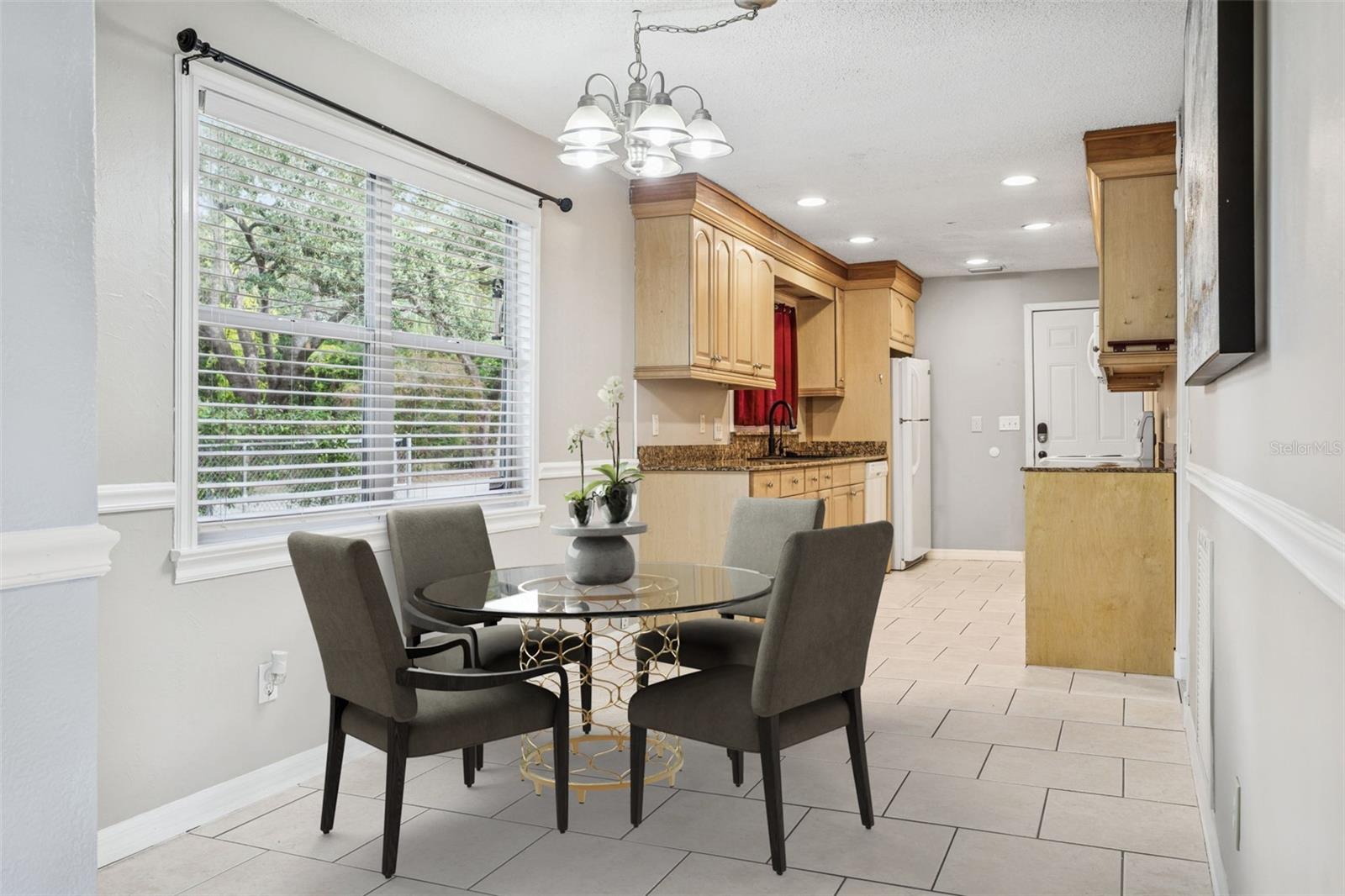 Listing photo id 5 for 11323 Marjory Avenue