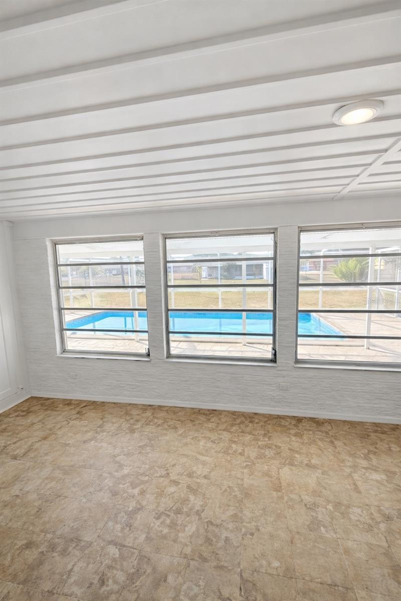 Image 2 of 8 For 392 Reading Street Nw