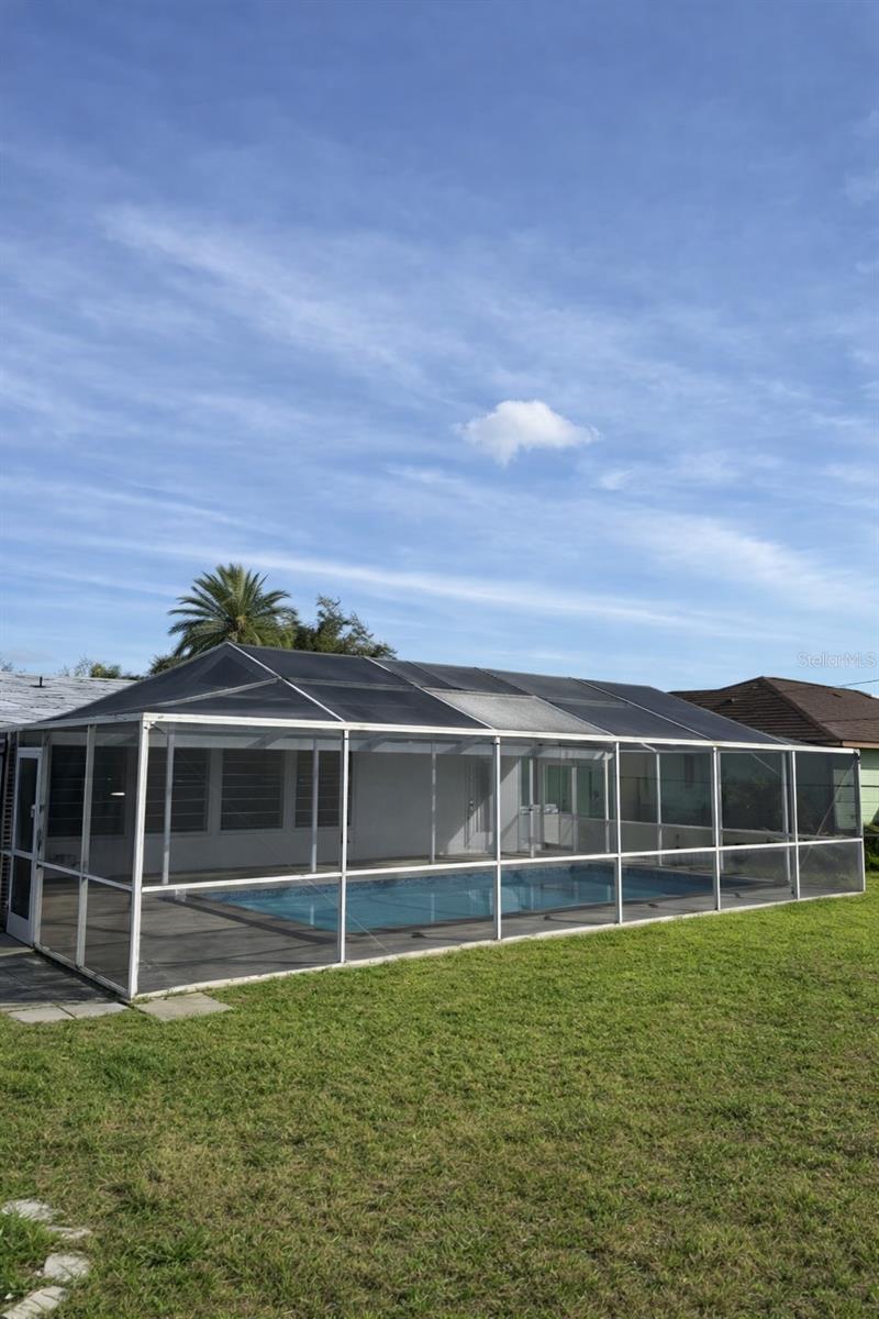 Image 7 of 8 For 392 Reading Street Nw