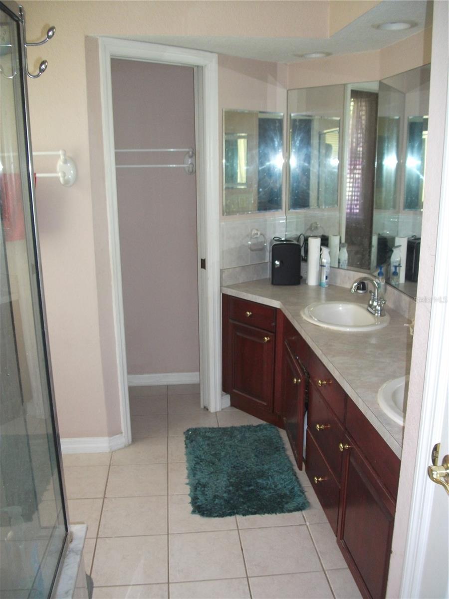 Image 15 of 24 For 913 Michele Circle