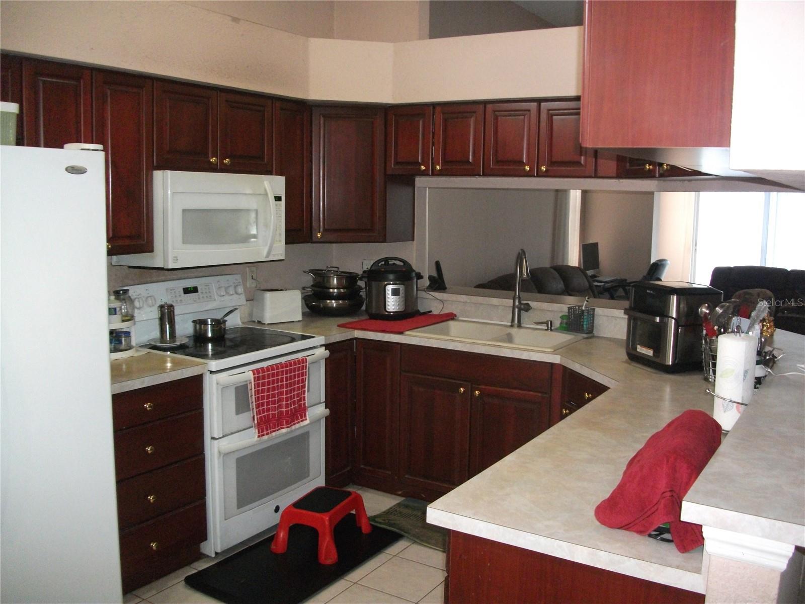 Image 7 of 24 For 913 Michele Circle