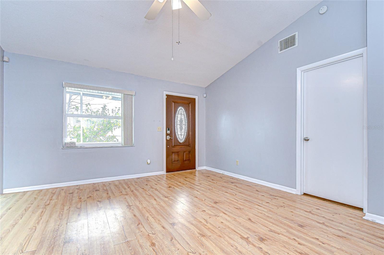 Image 4 of 27 For 4739 Silver Circle