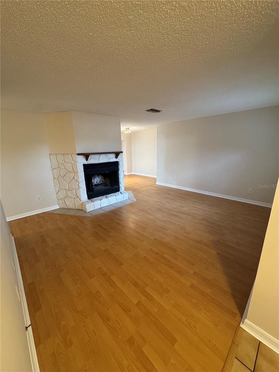 Image 3 of 19 For 1904 Peppertree Drive