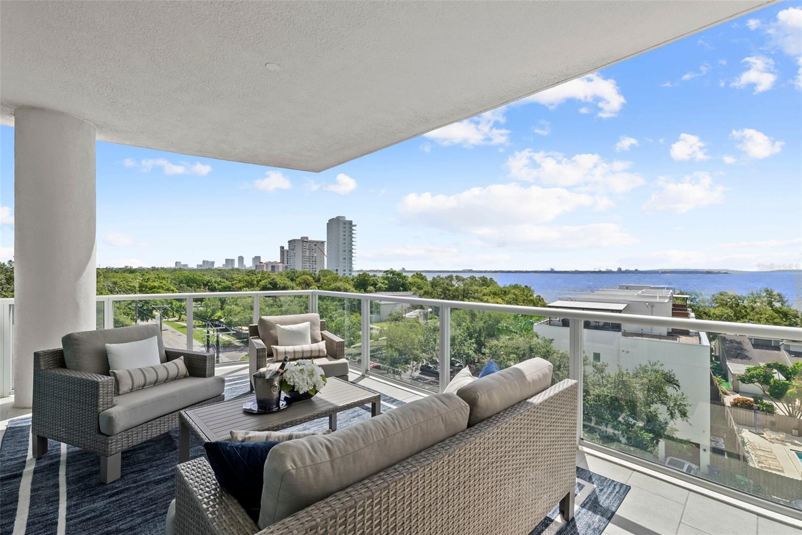 Image 11 of 81 For 2910 Barcelona Street 501