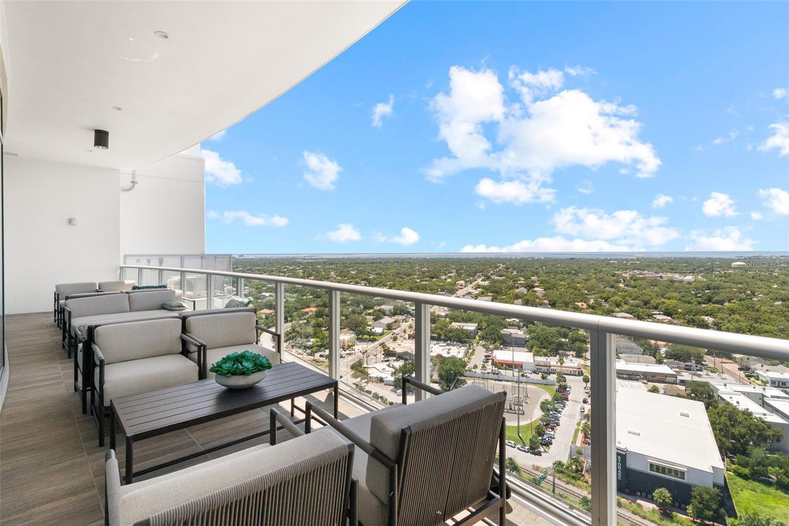 Image 12 of 81 For 2910 Barcelona Street 501