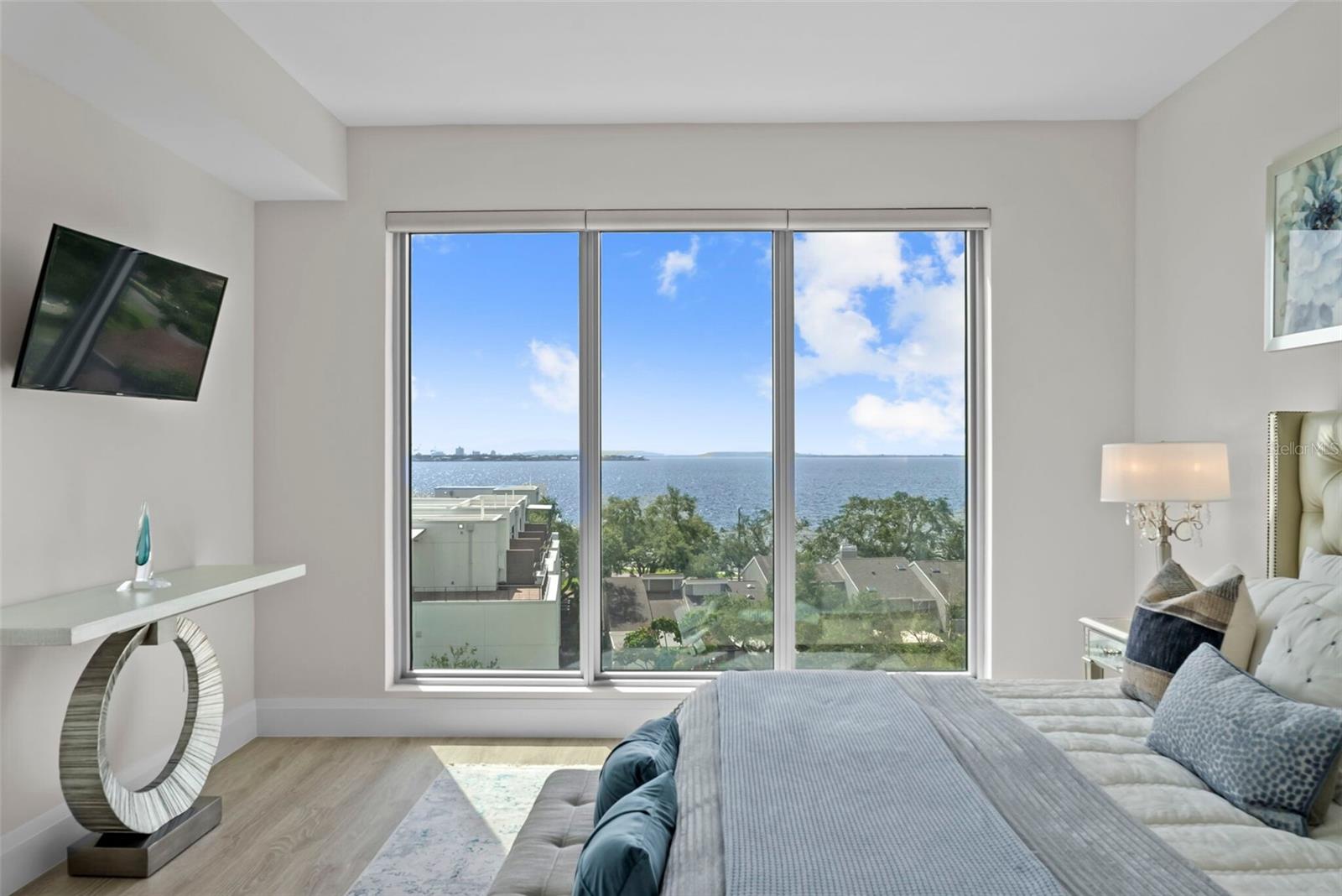 Image 24 of 81 For 2910 Barcelona Street 501