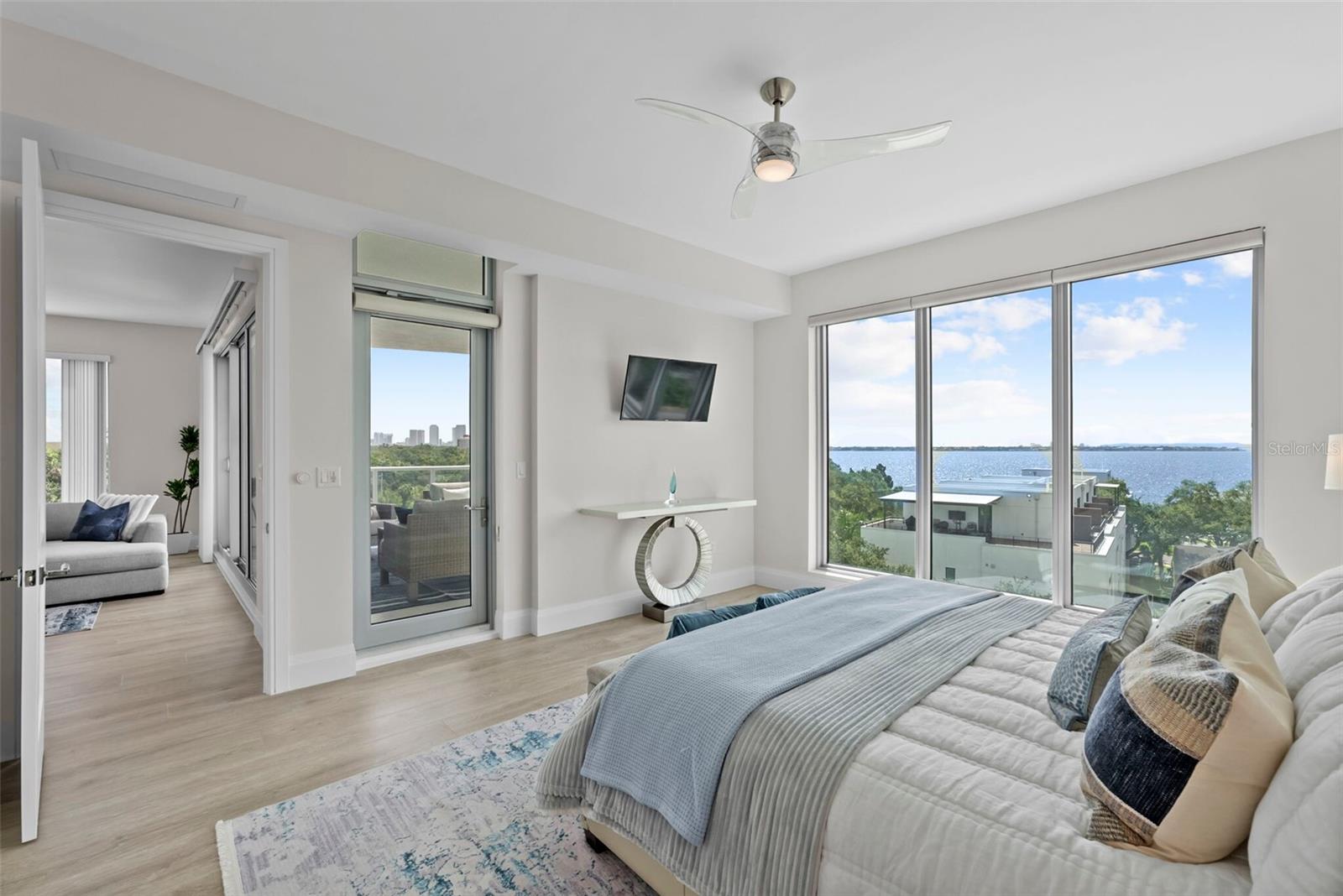 Image 25 of 81 For 2910 Barcelona Street 501