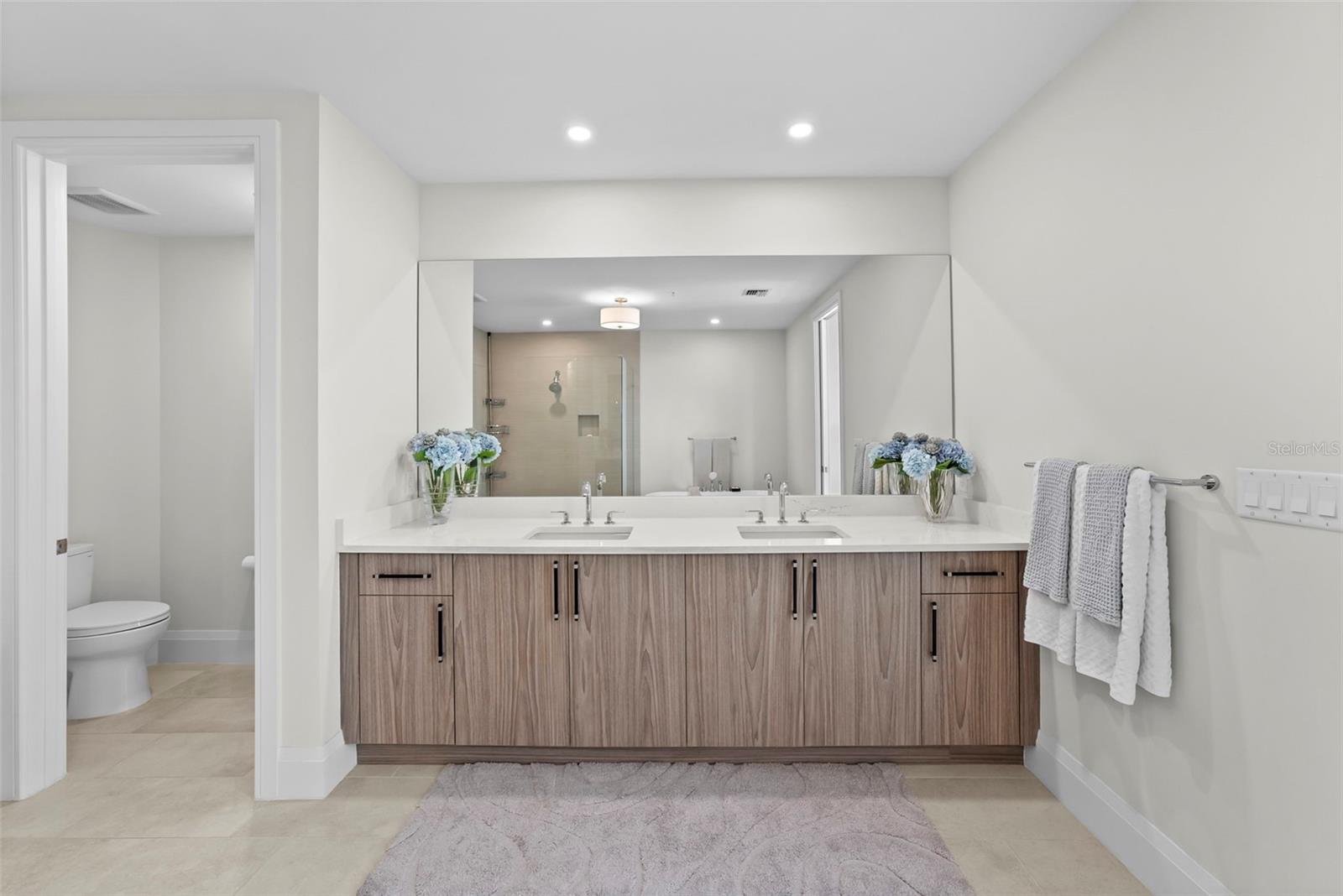 Image 27 of 81 For 2910 Barcelona Street 501