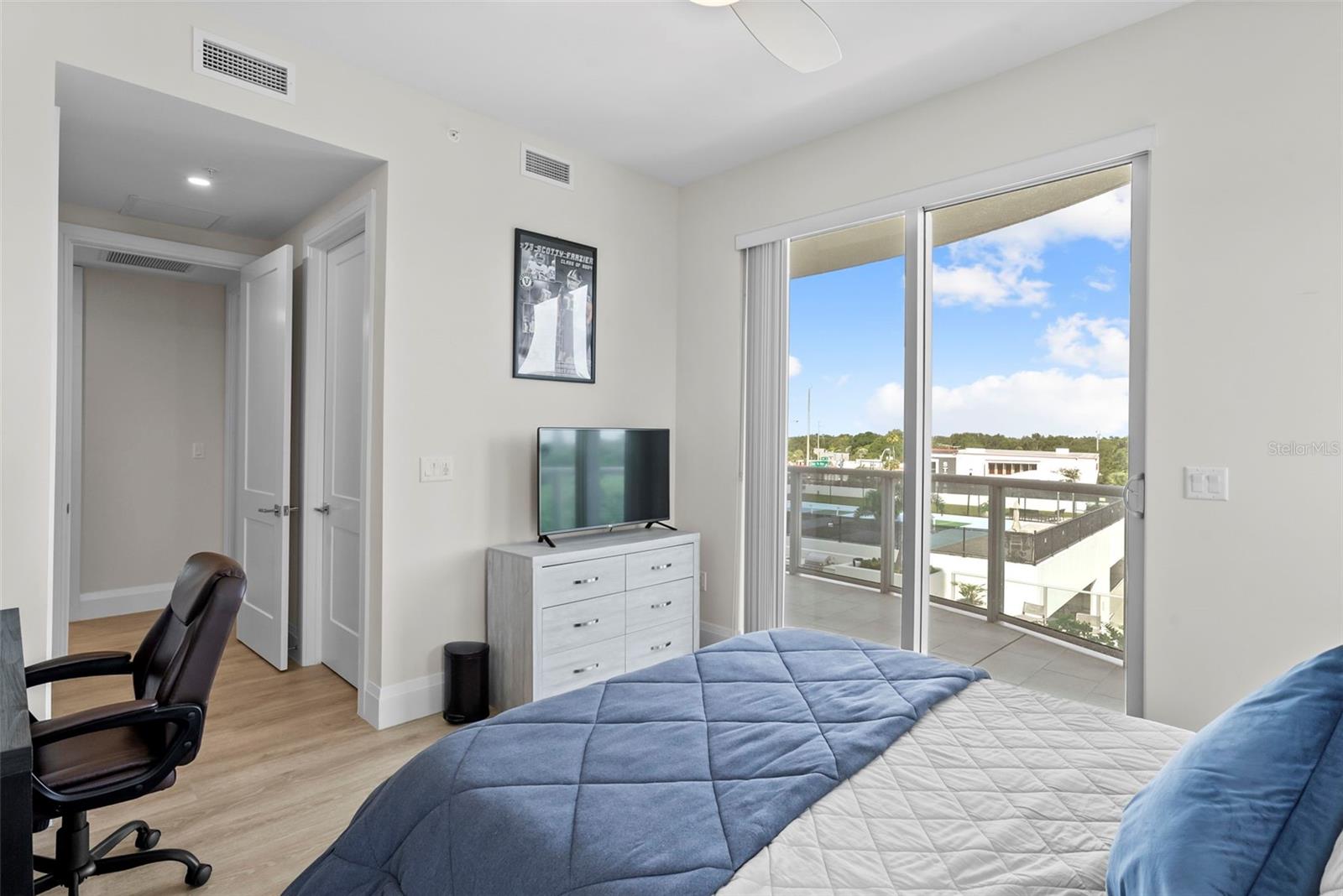 Image 34 of 81 For 2910 Barcelona Street 501