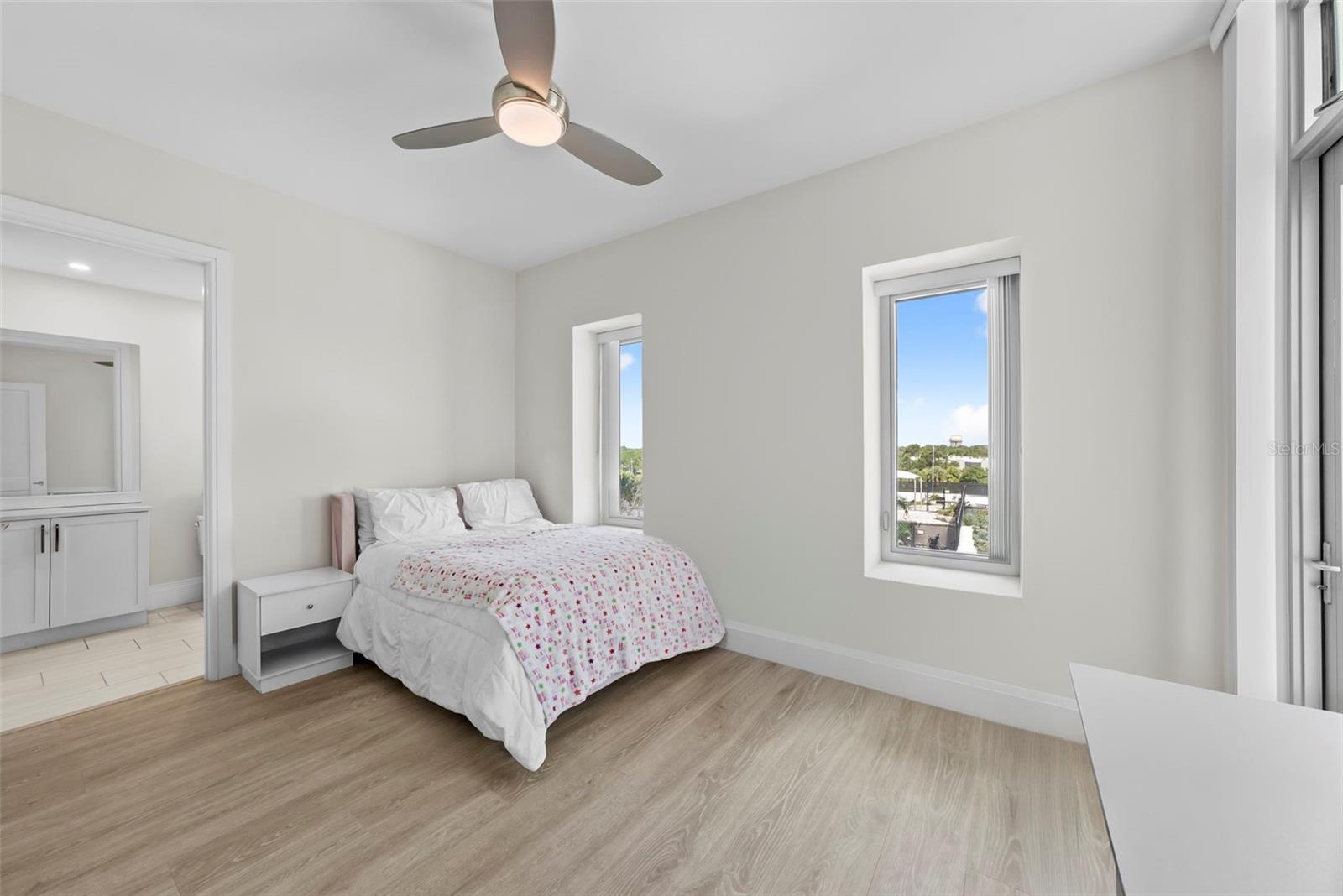 Image 39 of 81 For 2910 Barcelona Street 501