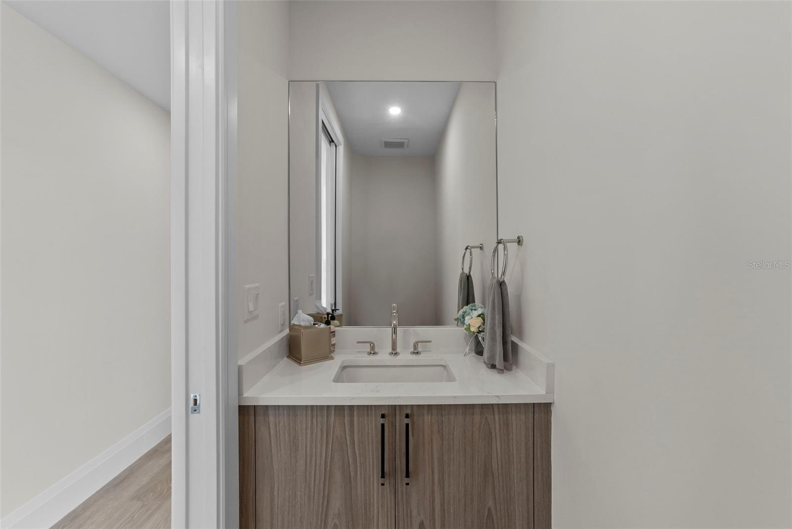 Image 42 of 81 For 2910 Barcelona Street 501