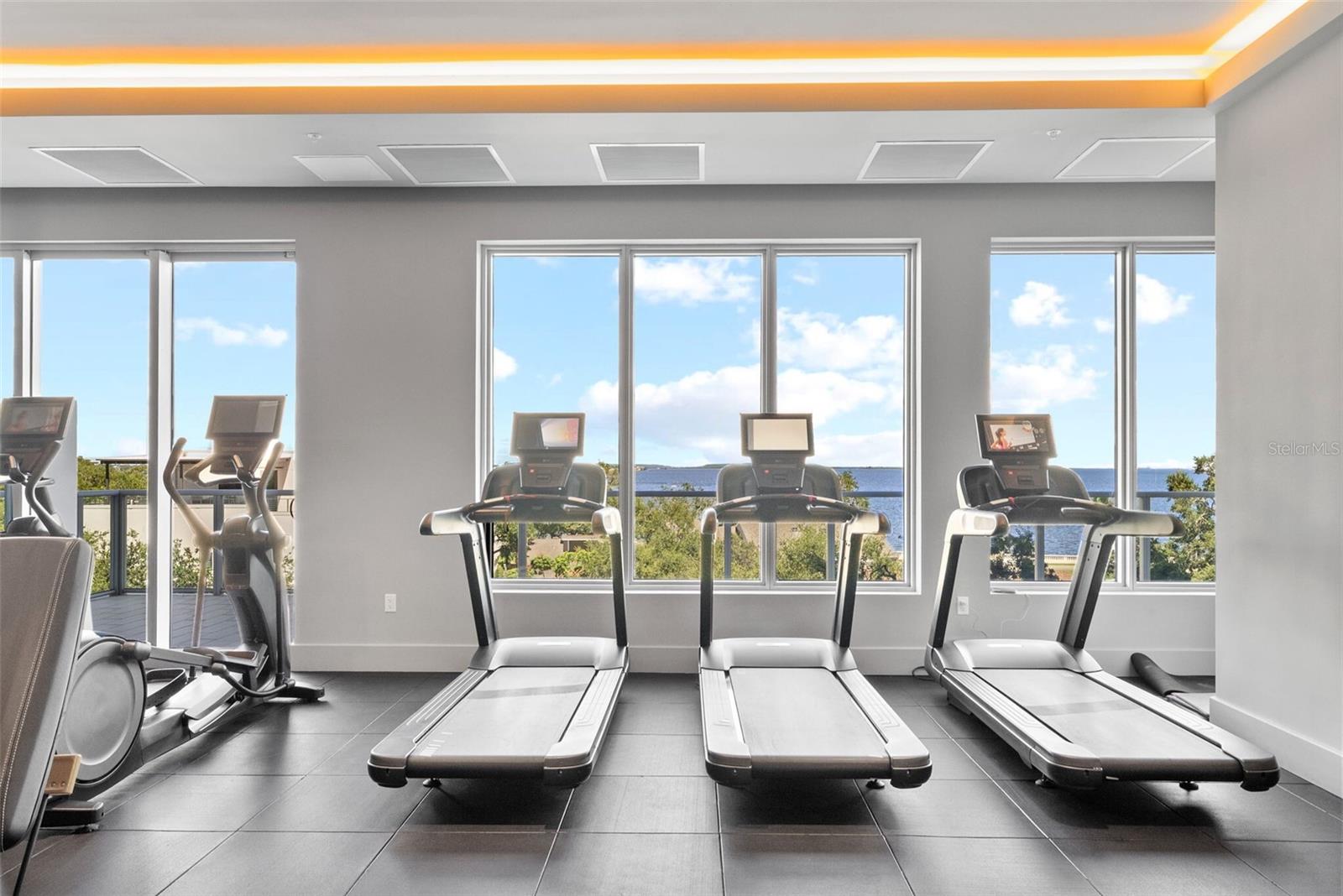 Image 46 of 81 For 2910 Barcelona Street 501