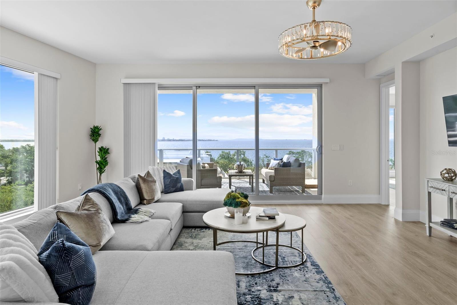 Image 9 of 81 For 2910 Barcelona Street 501