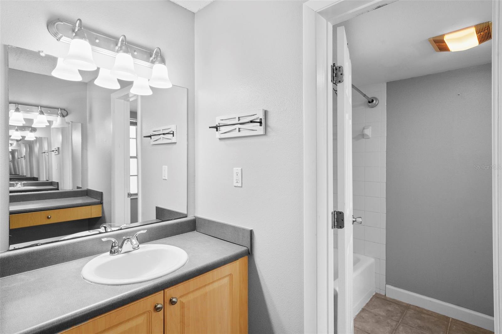 Image 22 of 55 For 108 Alameda Court 236