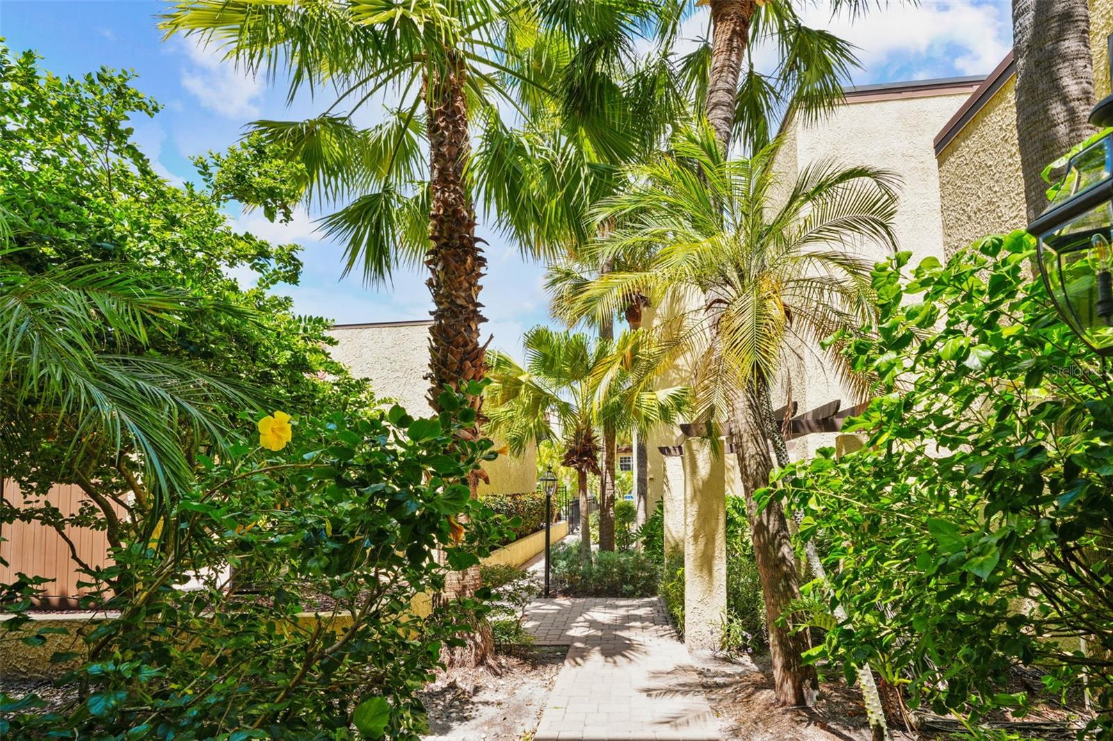 Image 42 of 55 For 108 Alameda Court 236