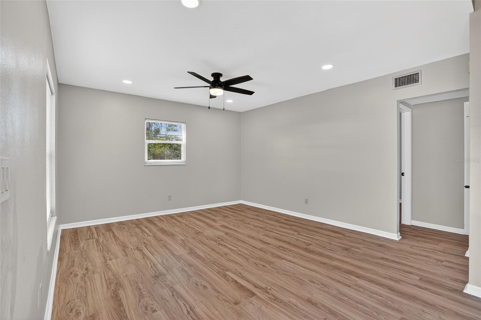 Image 5 of 32 For 8244 125th Street