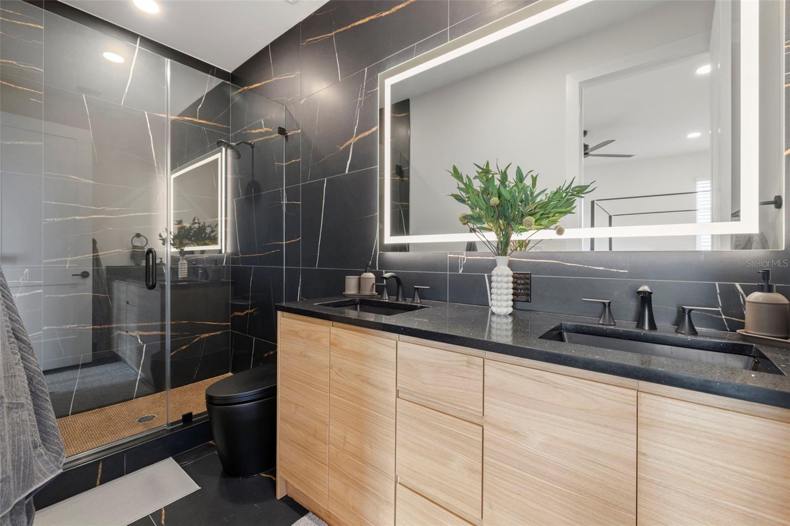 Image 17 of 35 For 212 Euclid Avenue B