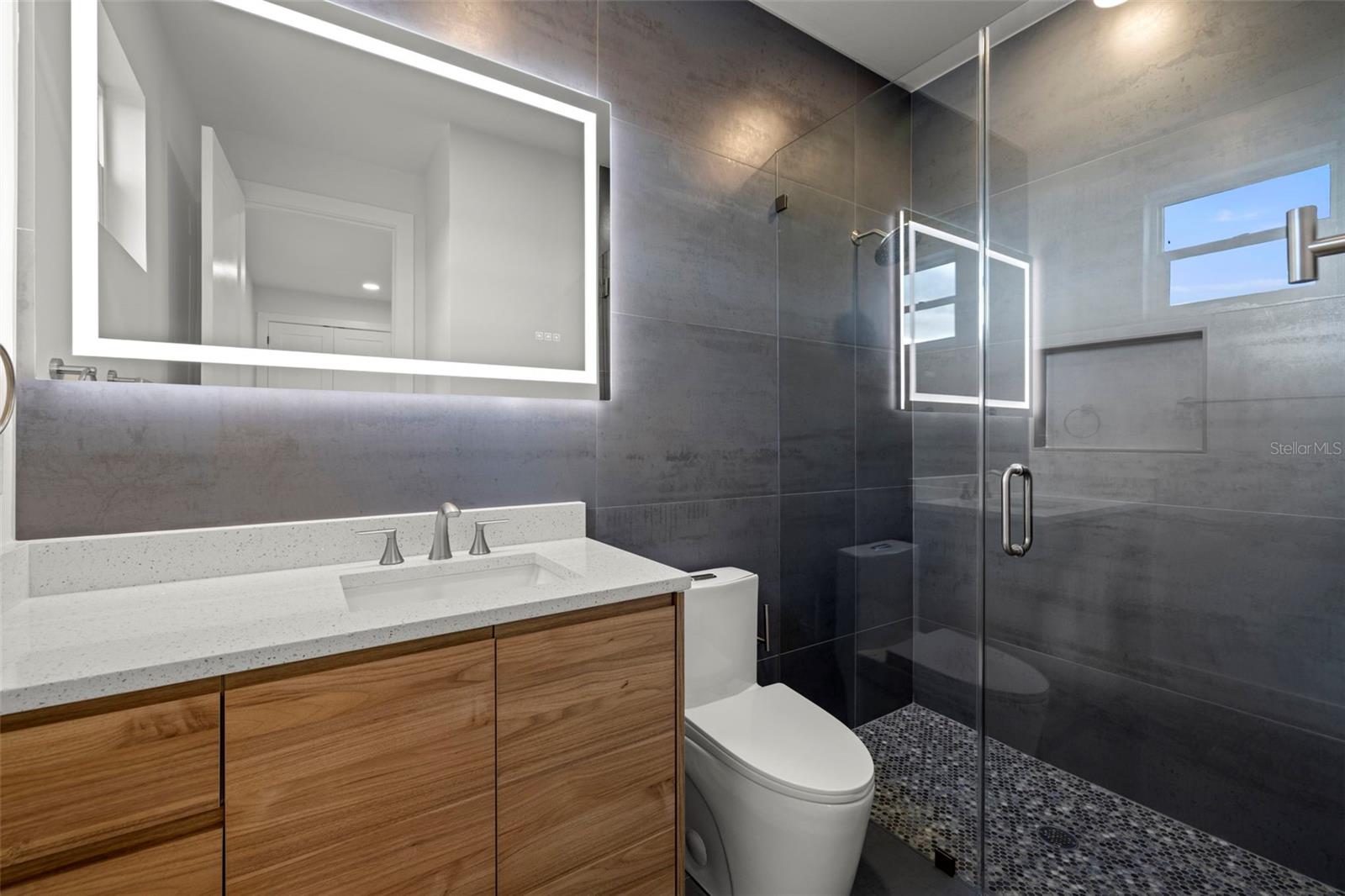 Image 23 of 35 For 212 Euclid Avenue B