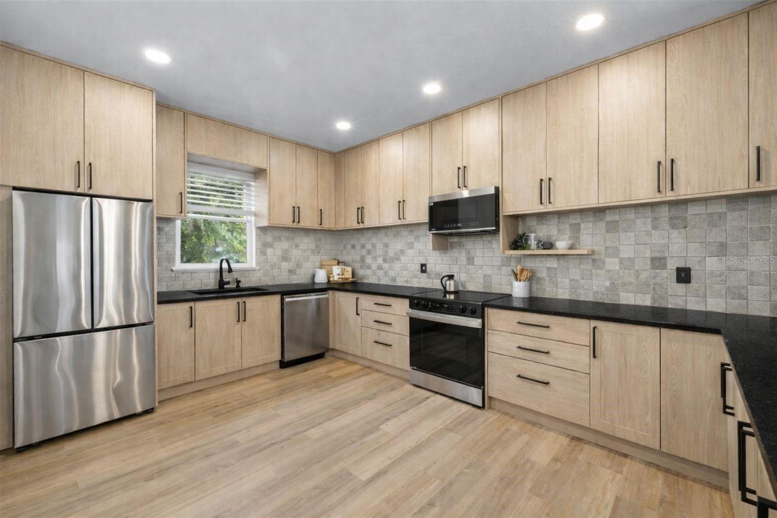 Image 8 of 35 For 212 Euclid Avenue B