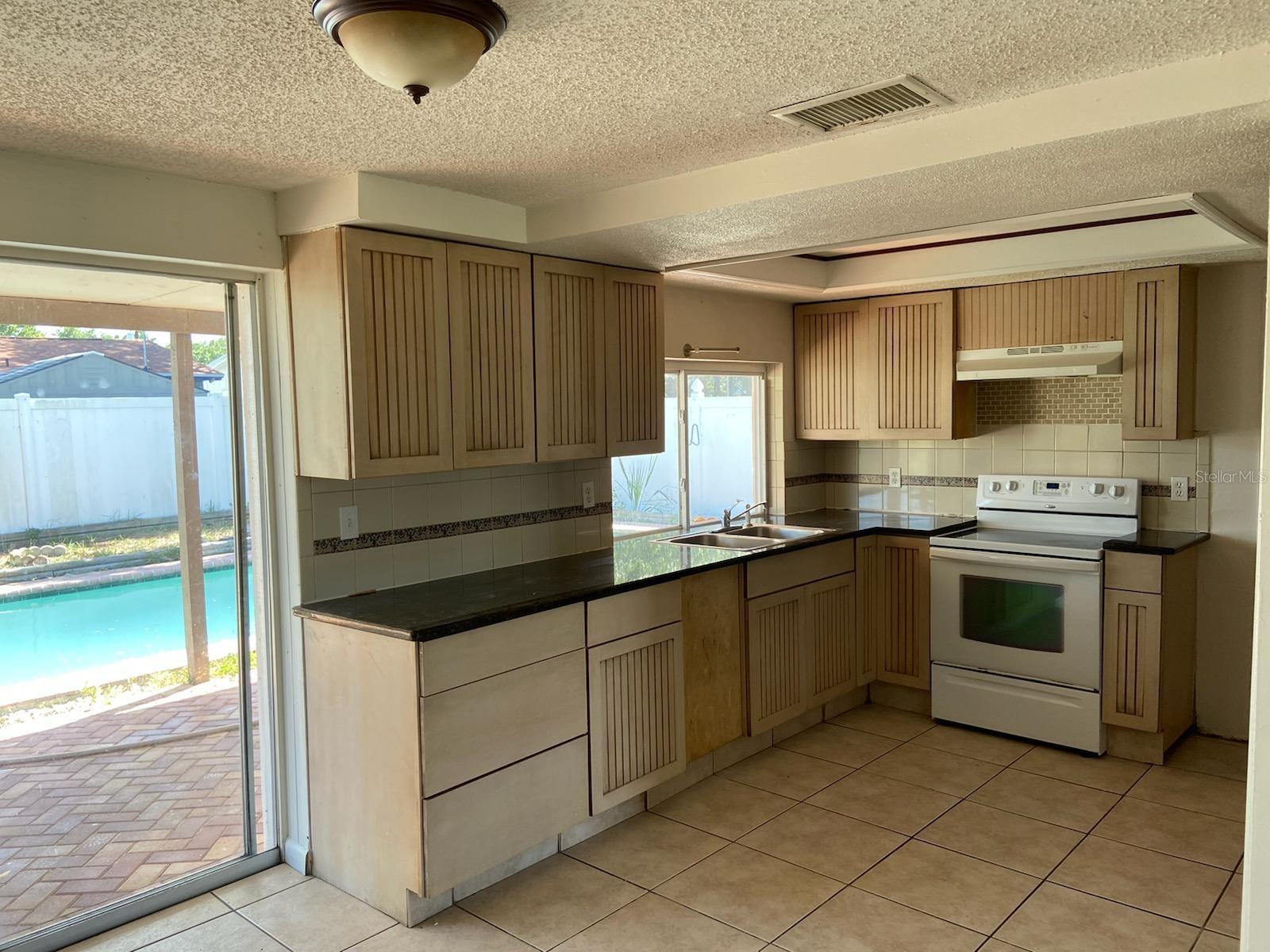 Image 4 of 9 For 3600 Beacon Square Drive