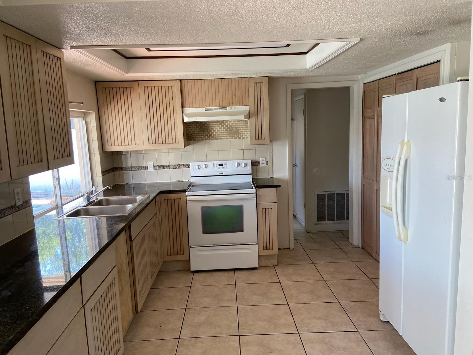 Image 5 of 9 For 3600 Beacon Square Drive