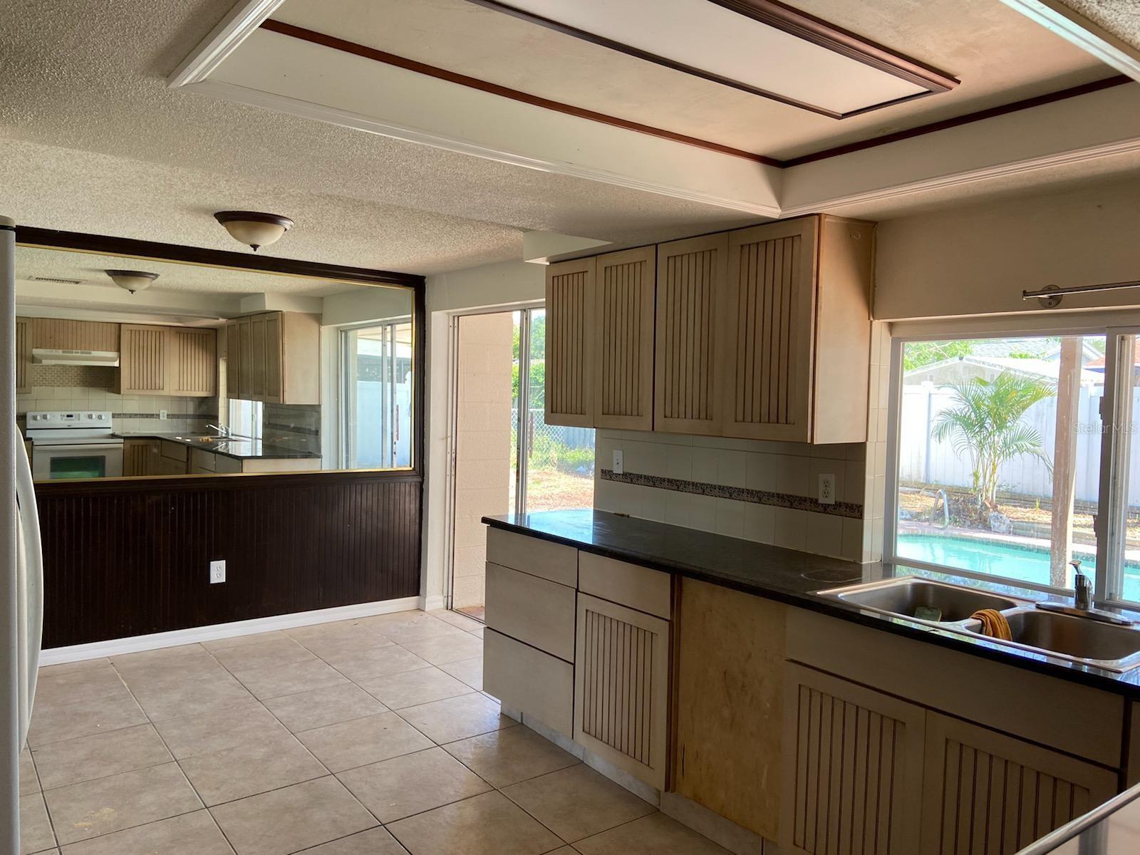 Image 6 of 9 For 3600 Beacon Square Drive