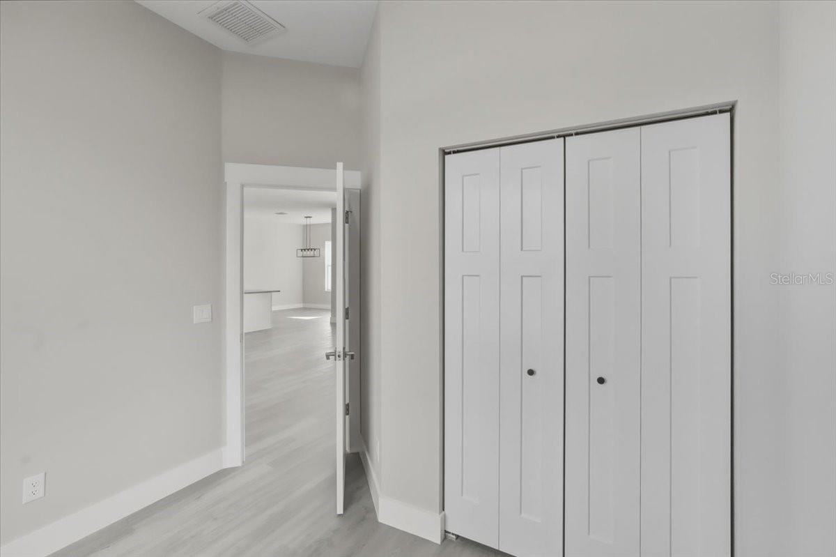 Image 27 of 48 For 1464 Hambletonian Drive