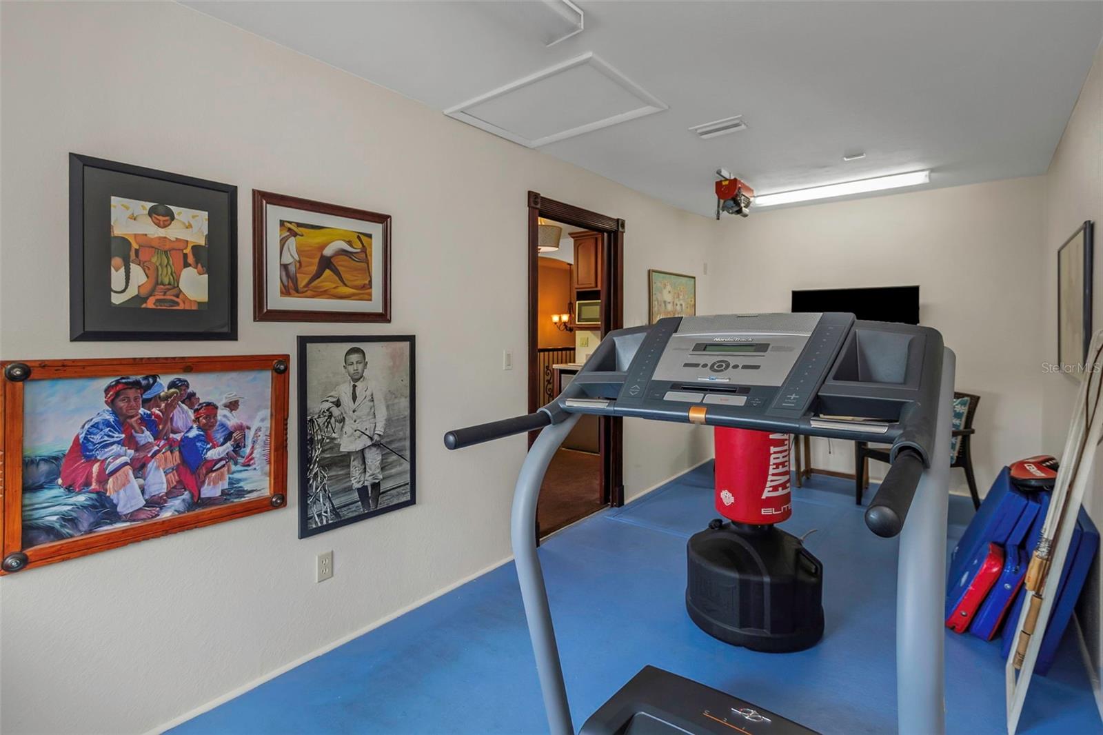 Image 32 of 59 For 2801 Miriam Street S